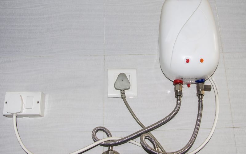 Sửa chữa máy nước nóng chi phí hợp lí